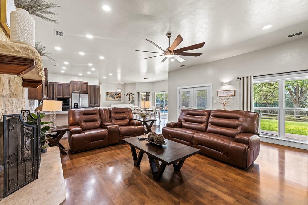 10030 E Us Highway 290 Highway