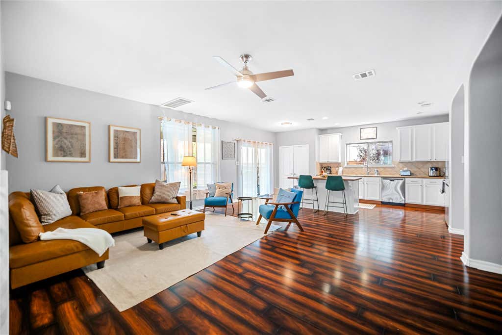 Photo of 321 Angel Oak ST, Austin, TX 78748 (MLS # 7926736)