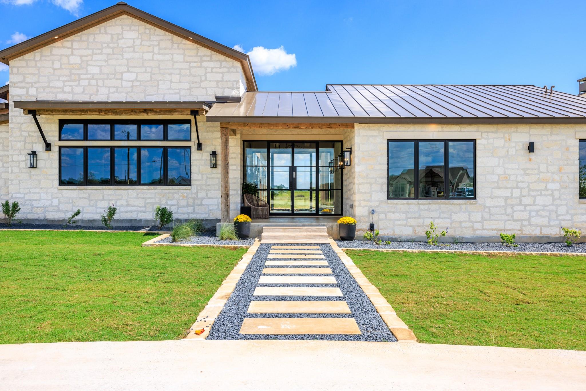 1318 Country Side BND