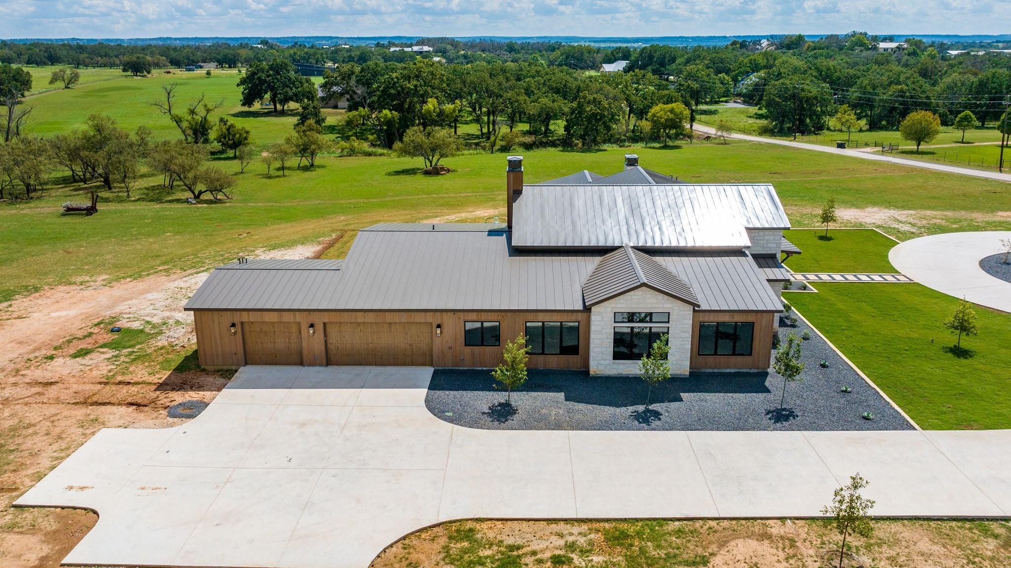 1318 Country Side BND