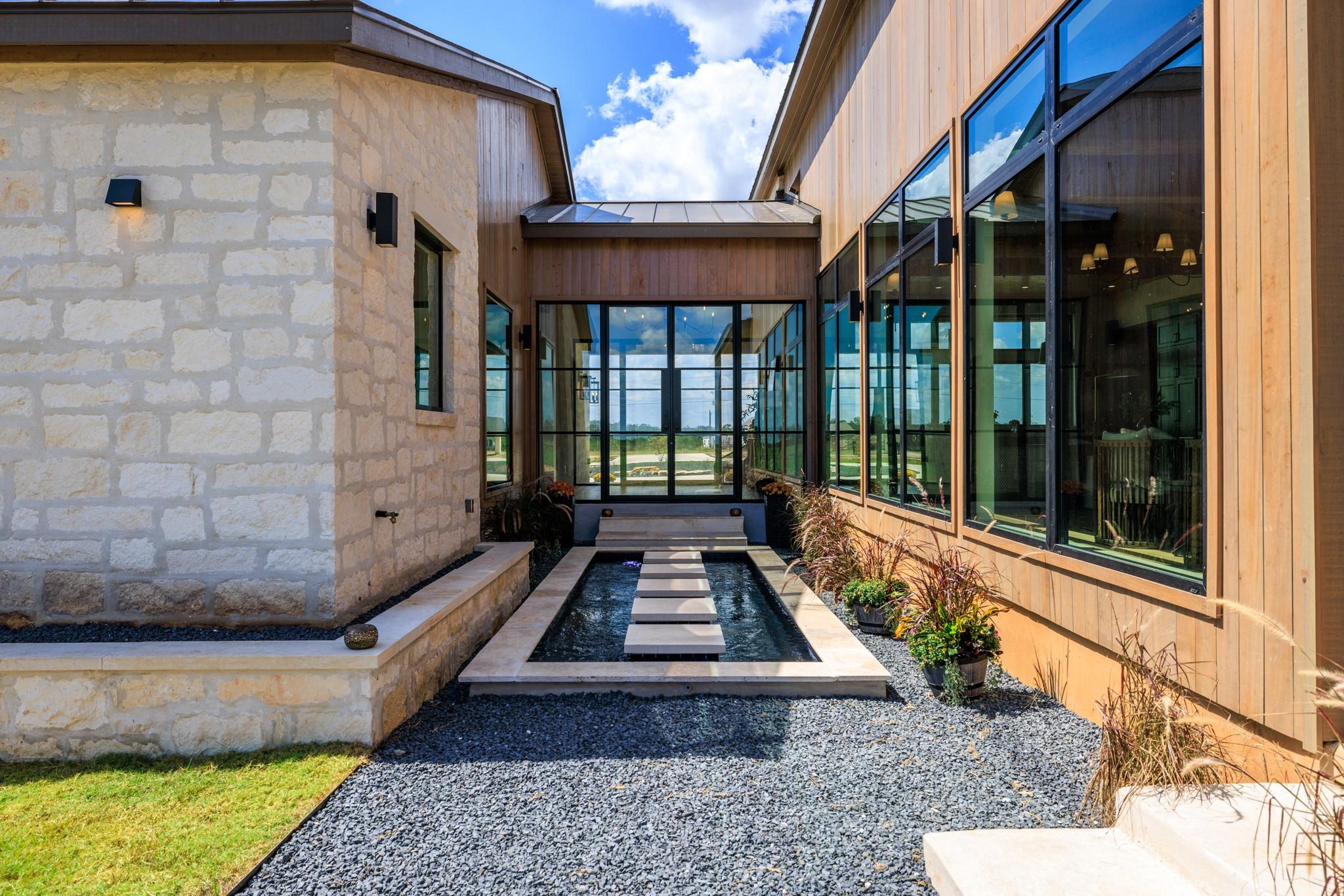 1318 Country Side BND