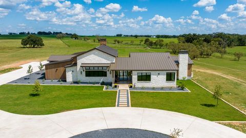 1318 Country Side BND Fredericksburg TX 78624