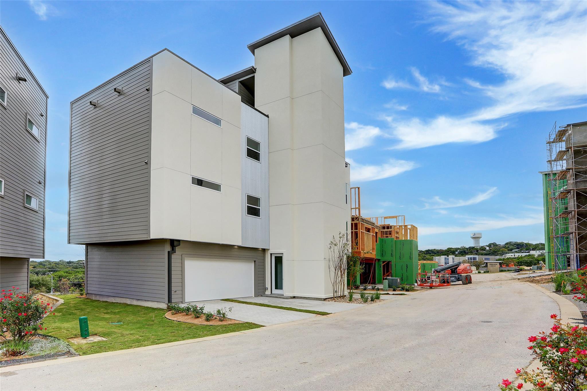 4300 Mansfield Dam RD 1521 / 1531