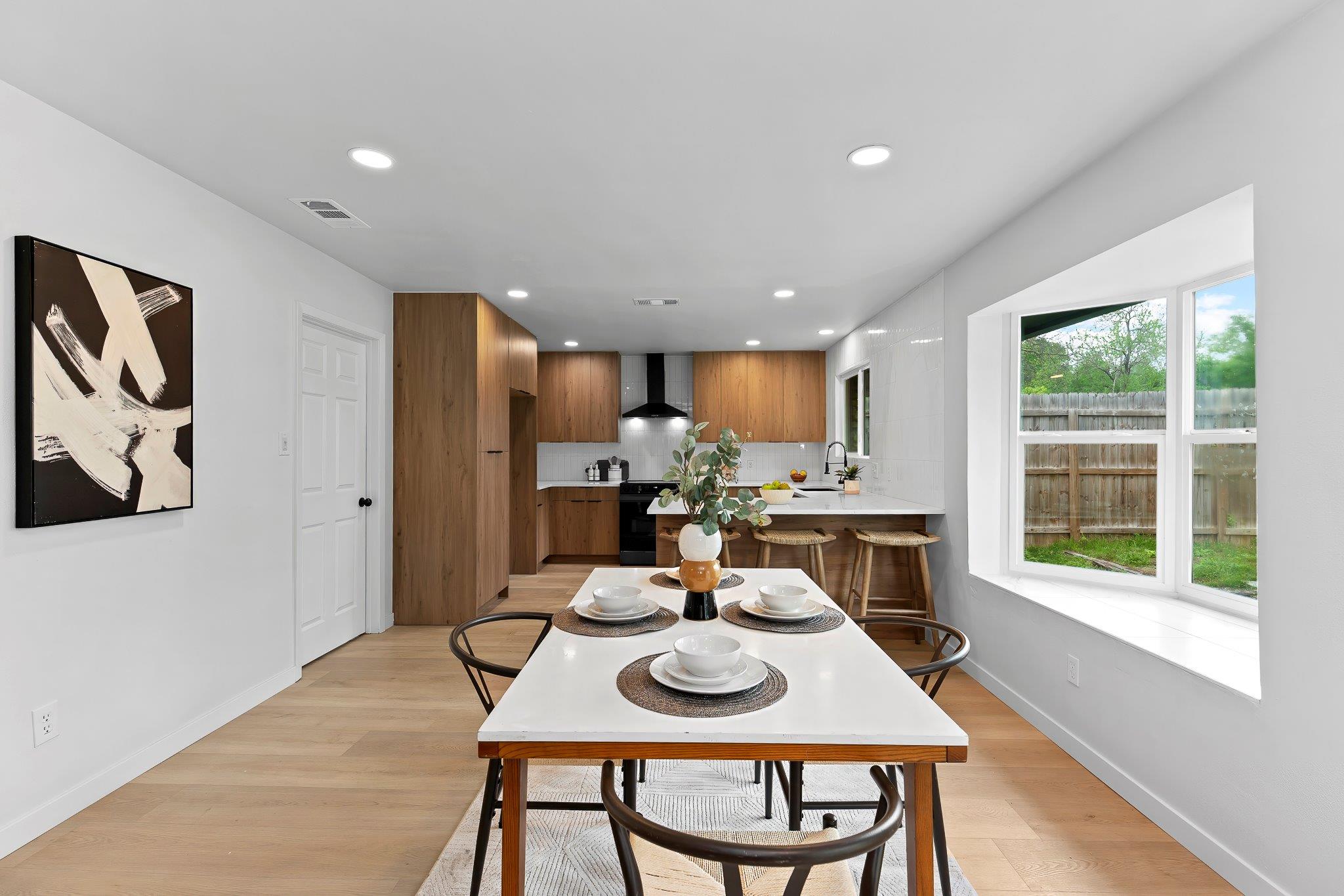 305 Pecan LN