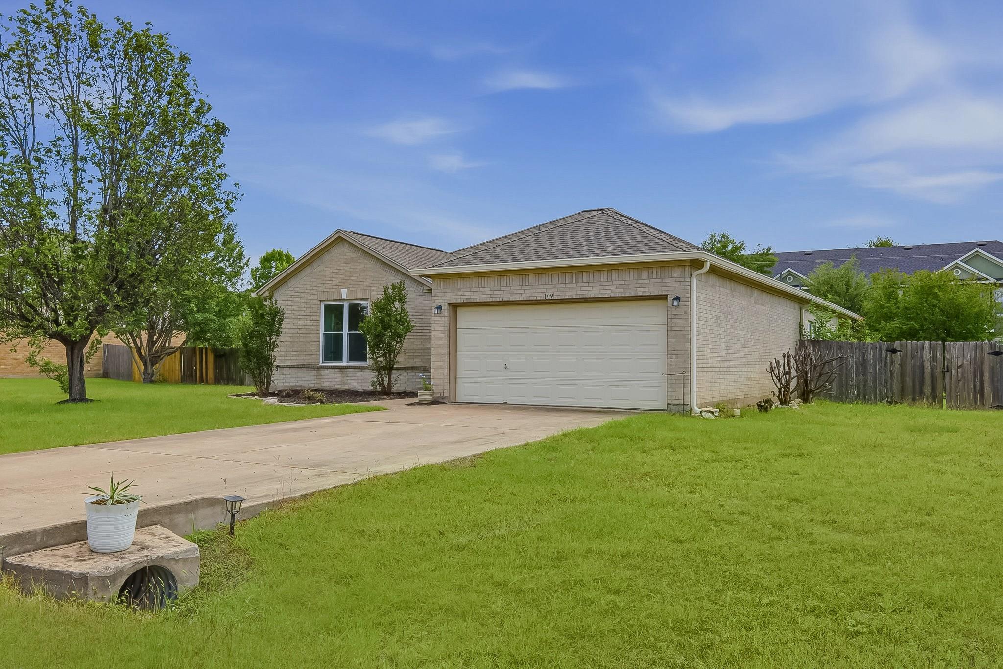 109 Silver Lace LN