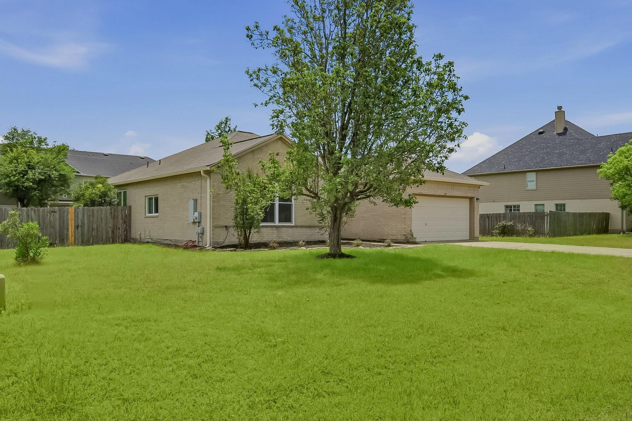 109 Silver Lace LN