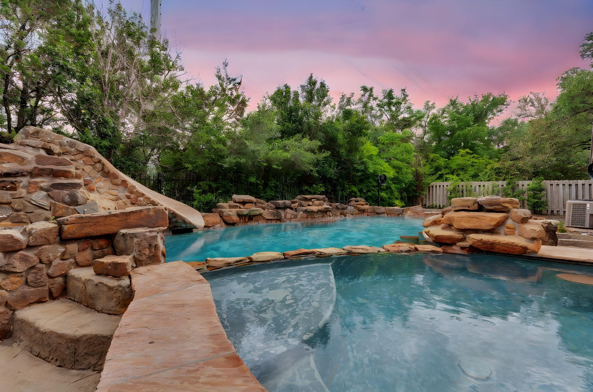 111 Crest View DR