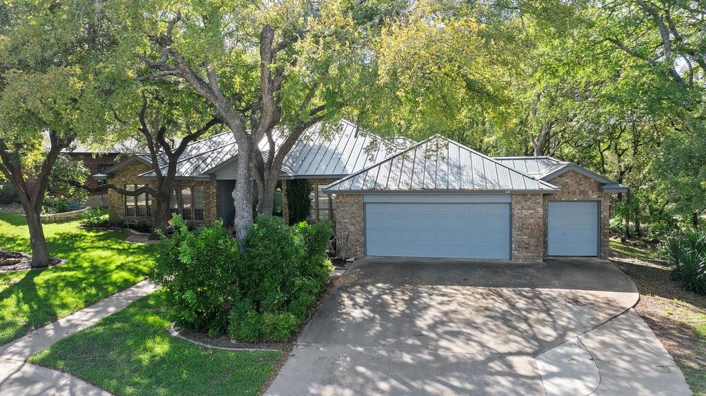 300 Delaware Springs BLVD