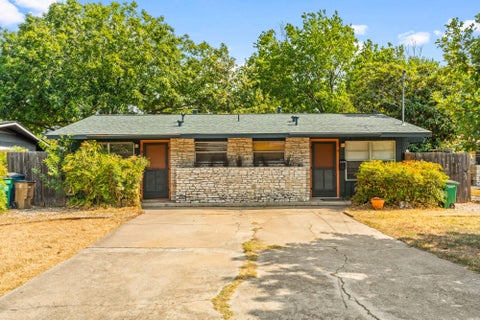 Photo of 2004 Pasadena DR #B, Austin, TX 78757 (MLS # 8120020)