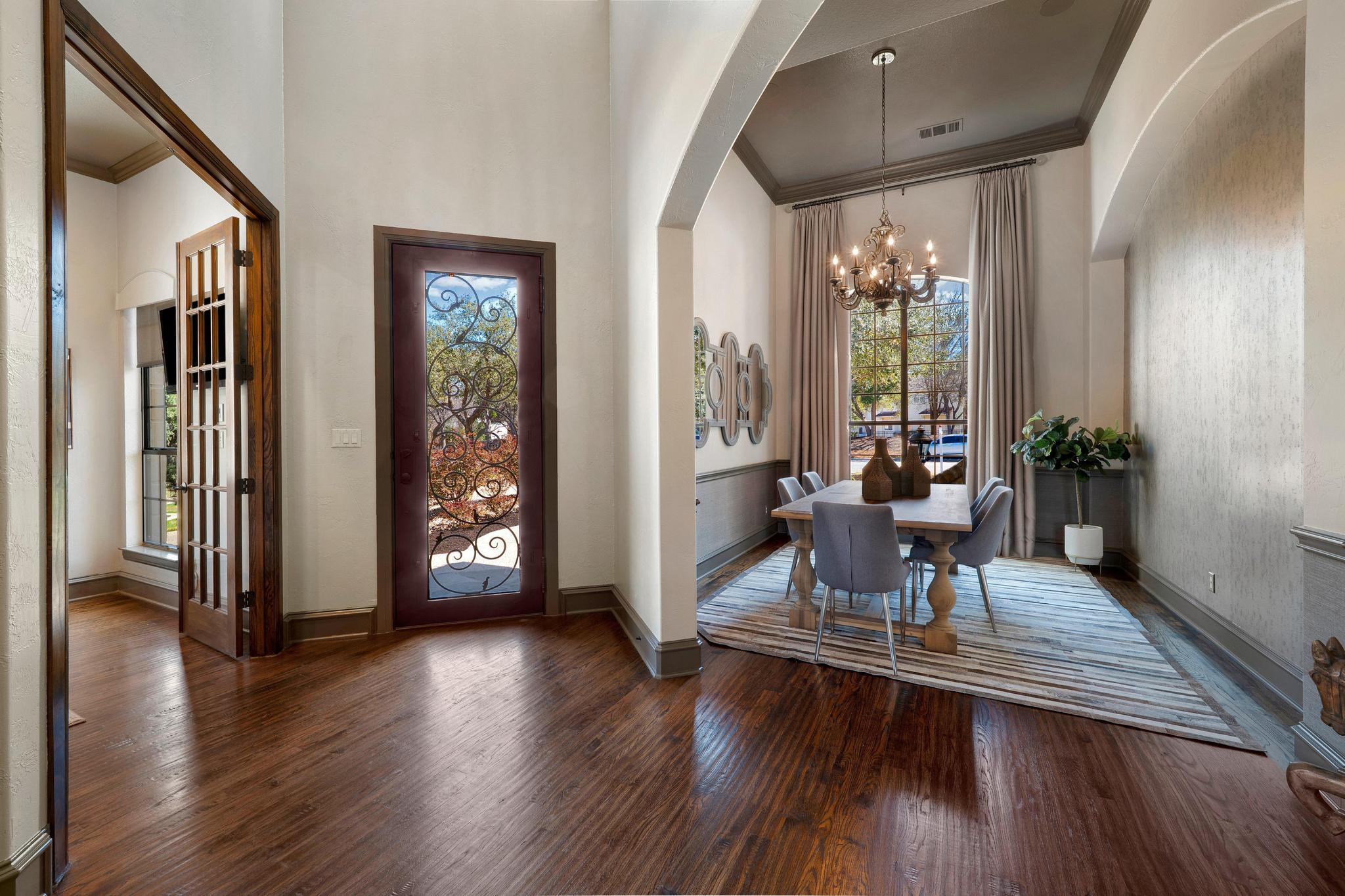 2104 University Club DR