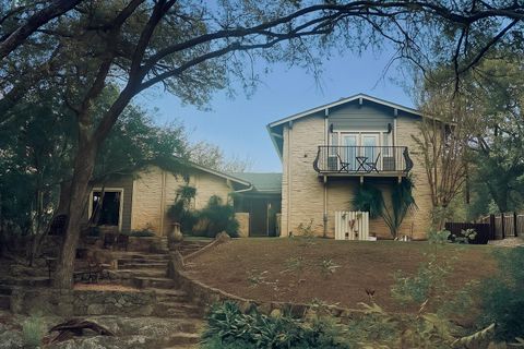 7504 Creekbluff DR Austin TX 78750