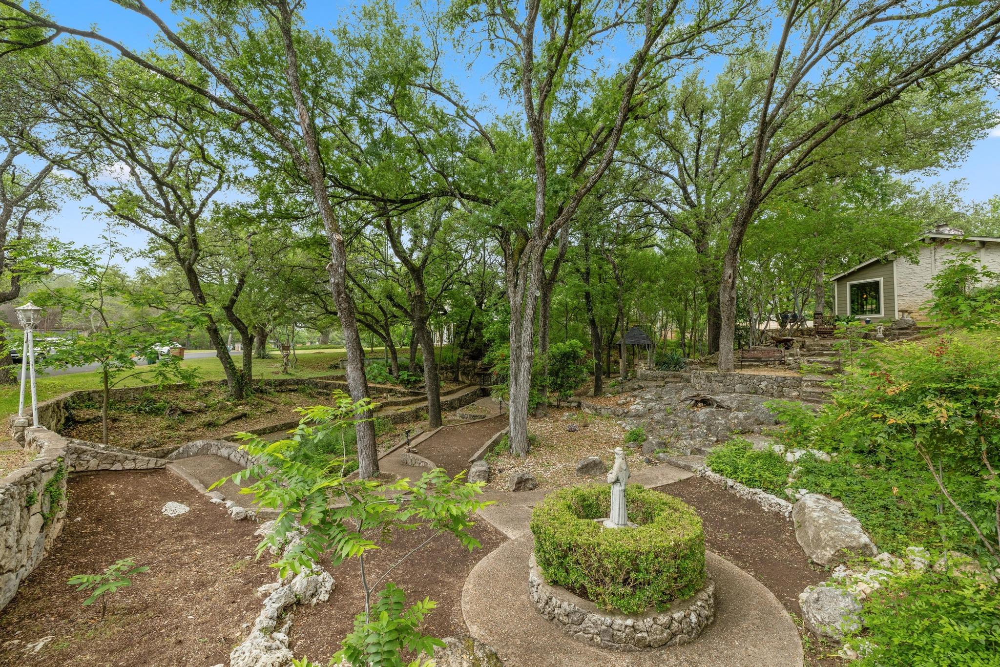 7504 Creekbluff DR