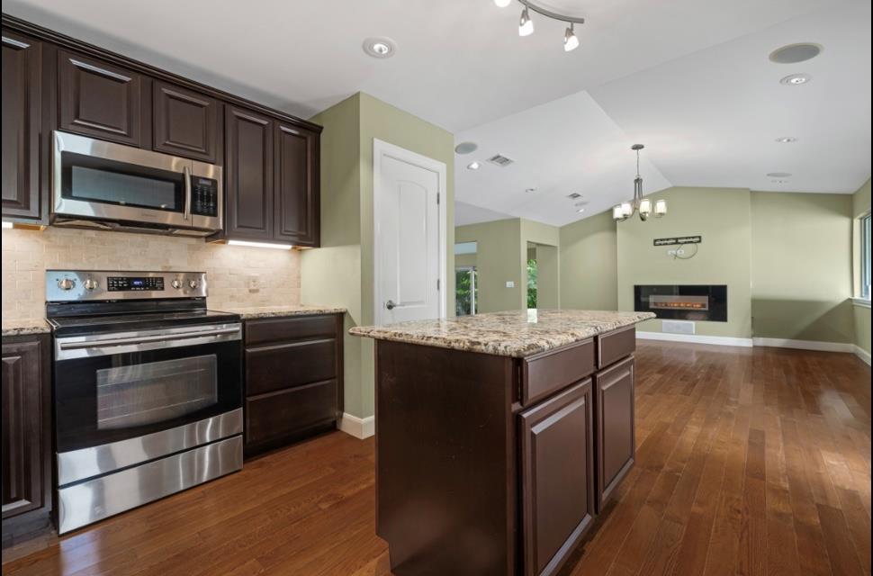 7504 Creekbluff DR