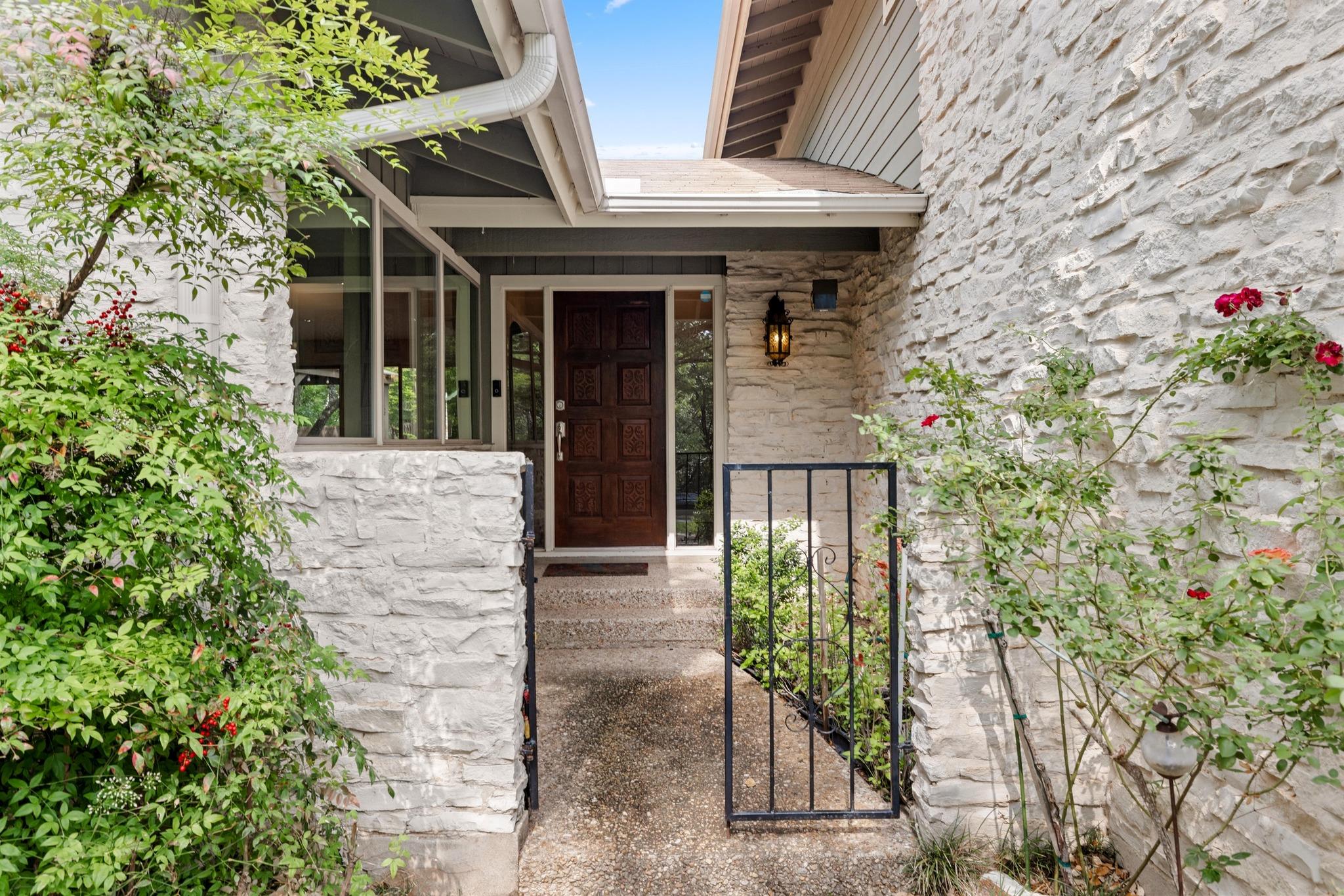 7504 Creekbluff DR