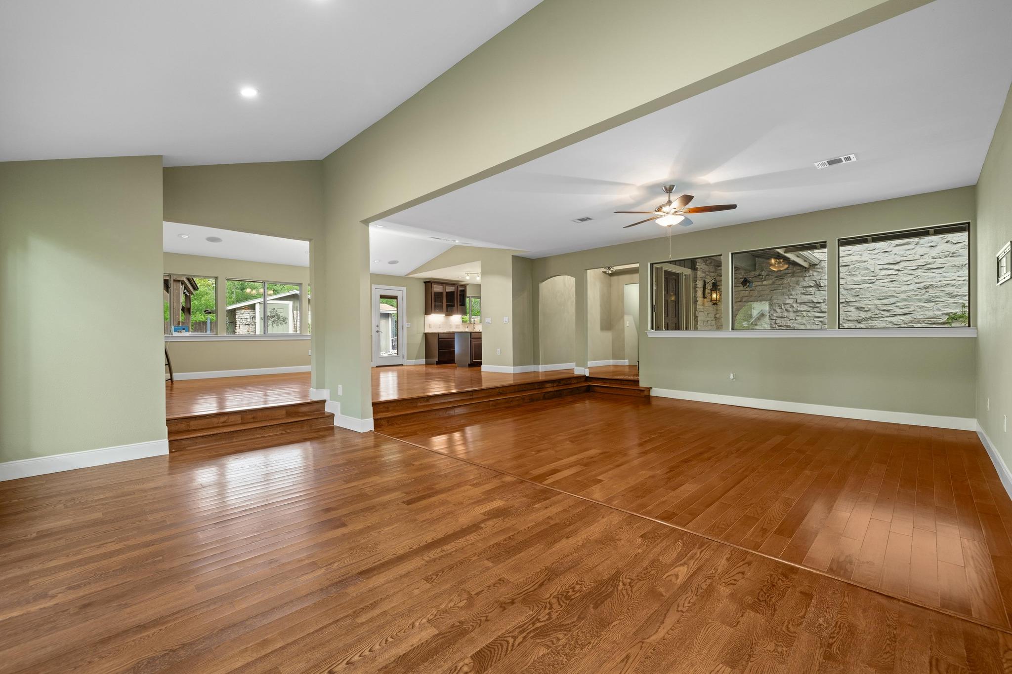 7504 Creekbluff DR