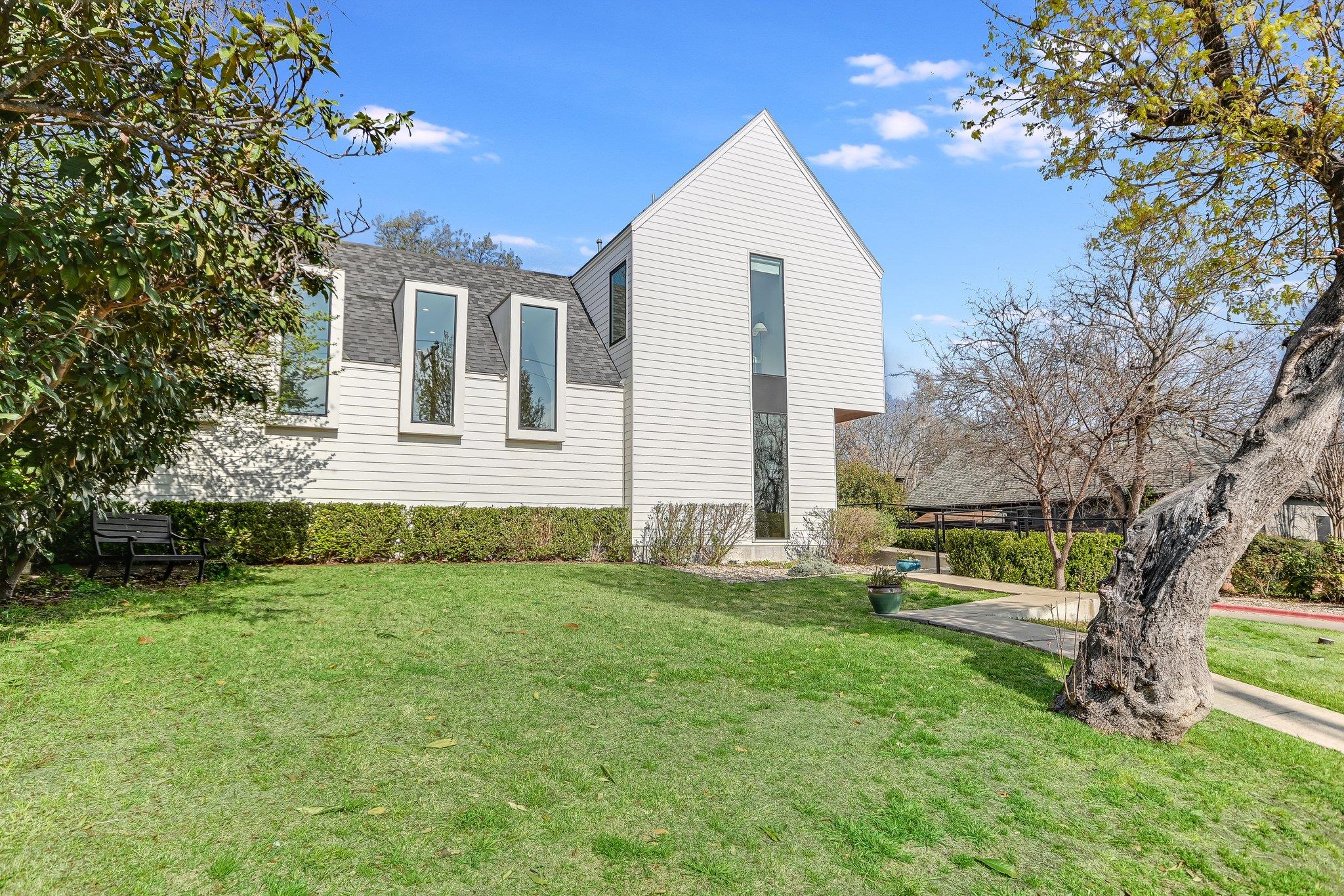 2010 Goodrich Ave 8A