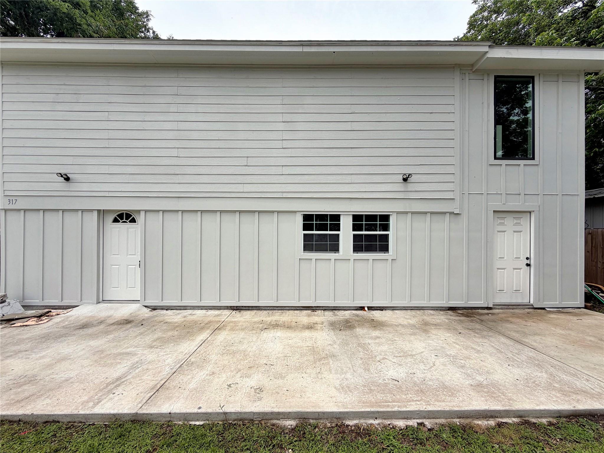 Photo 1 of 11 — 317 S Emma, Bartlett, TX 76511