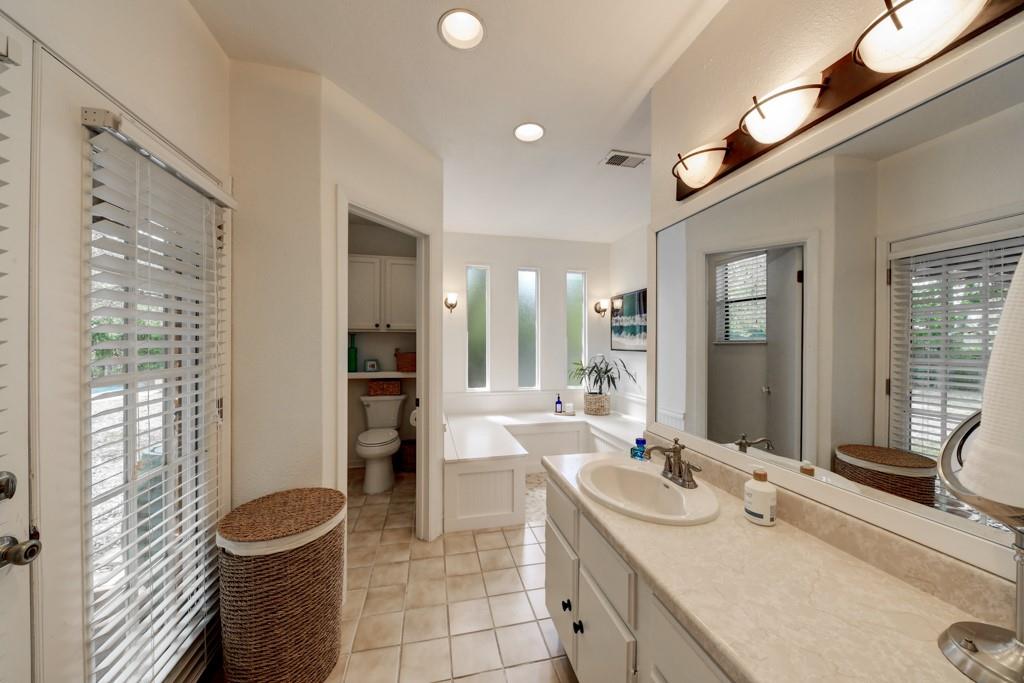 Austin, Texas 78759, United States, 3 Bedrooms Bedrooms, ,3 BathroomsBathrooms,Residential,Pending,52306