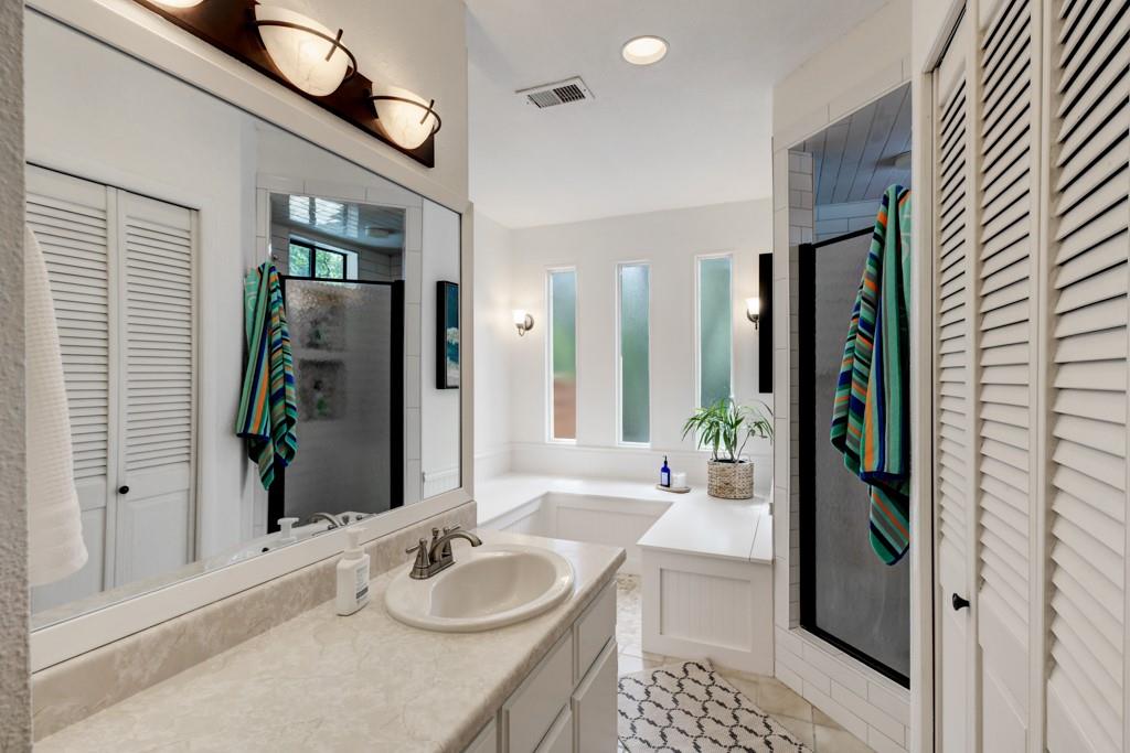 Austin, Texas 78759, United States, 3 Bedrooms Bedrooms, ,3 BathroomsBathrooms,Residential,Pending,52306