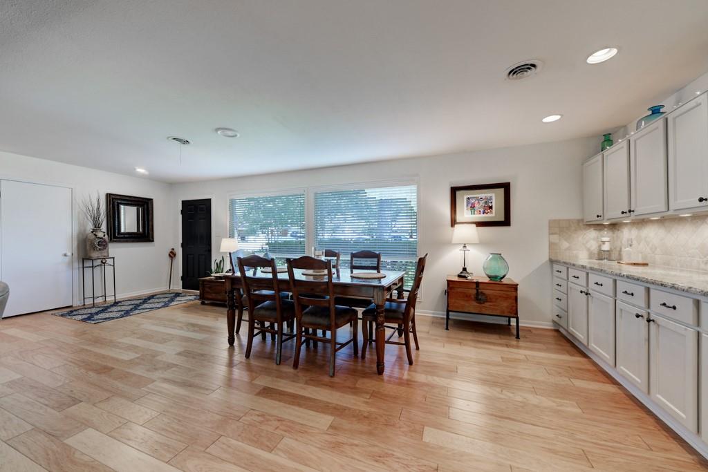 Austin, Texas 78759, United States, 3 Bedrooms Bedrooms, ,3 BathroomsBathrooms,Residential,Pending,52306