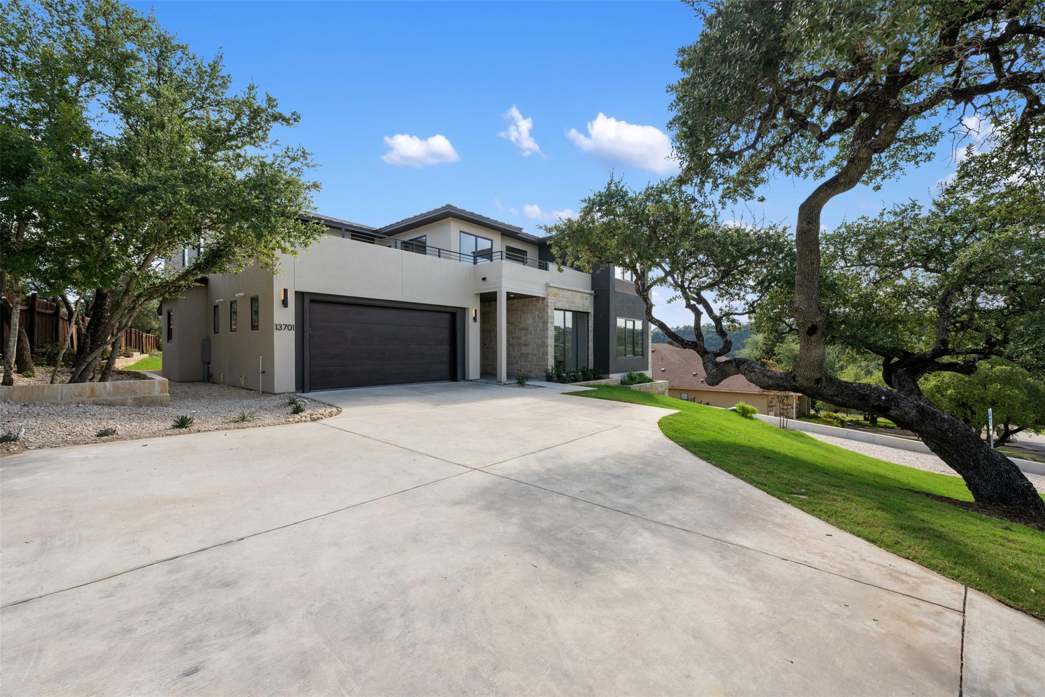 13701 Montview DR