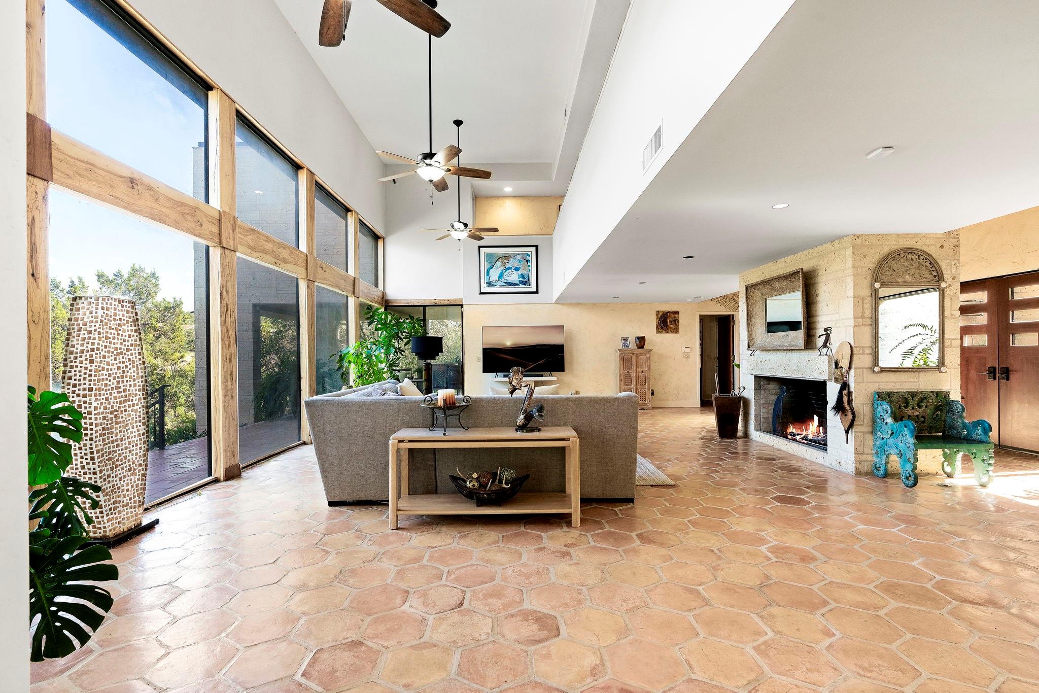 22124 Briarcliff DR