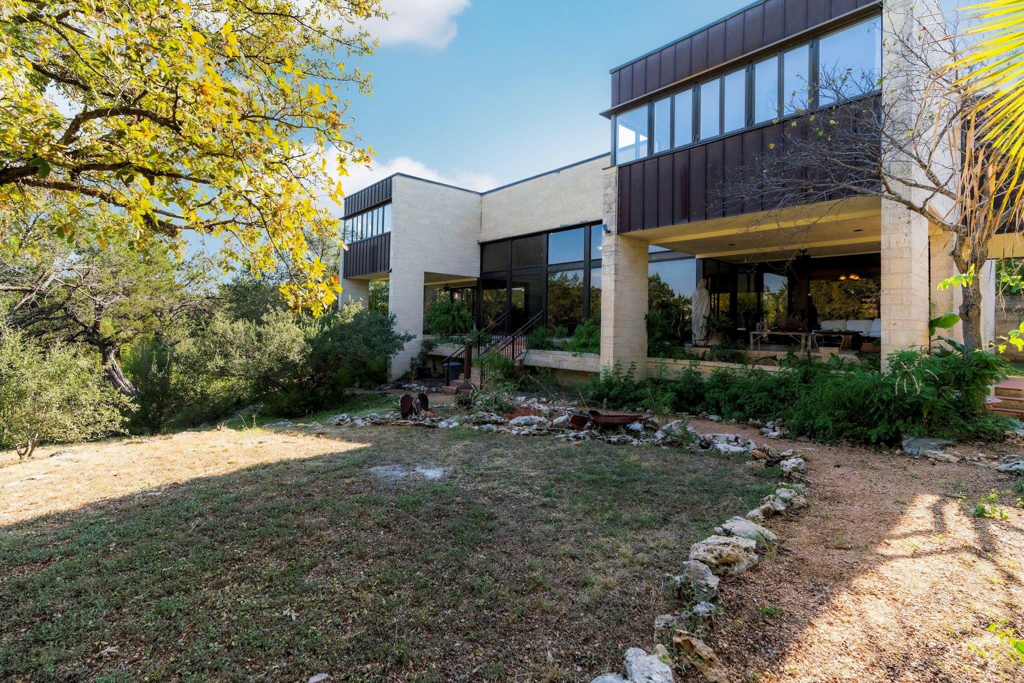 22124 Briarcliff DR