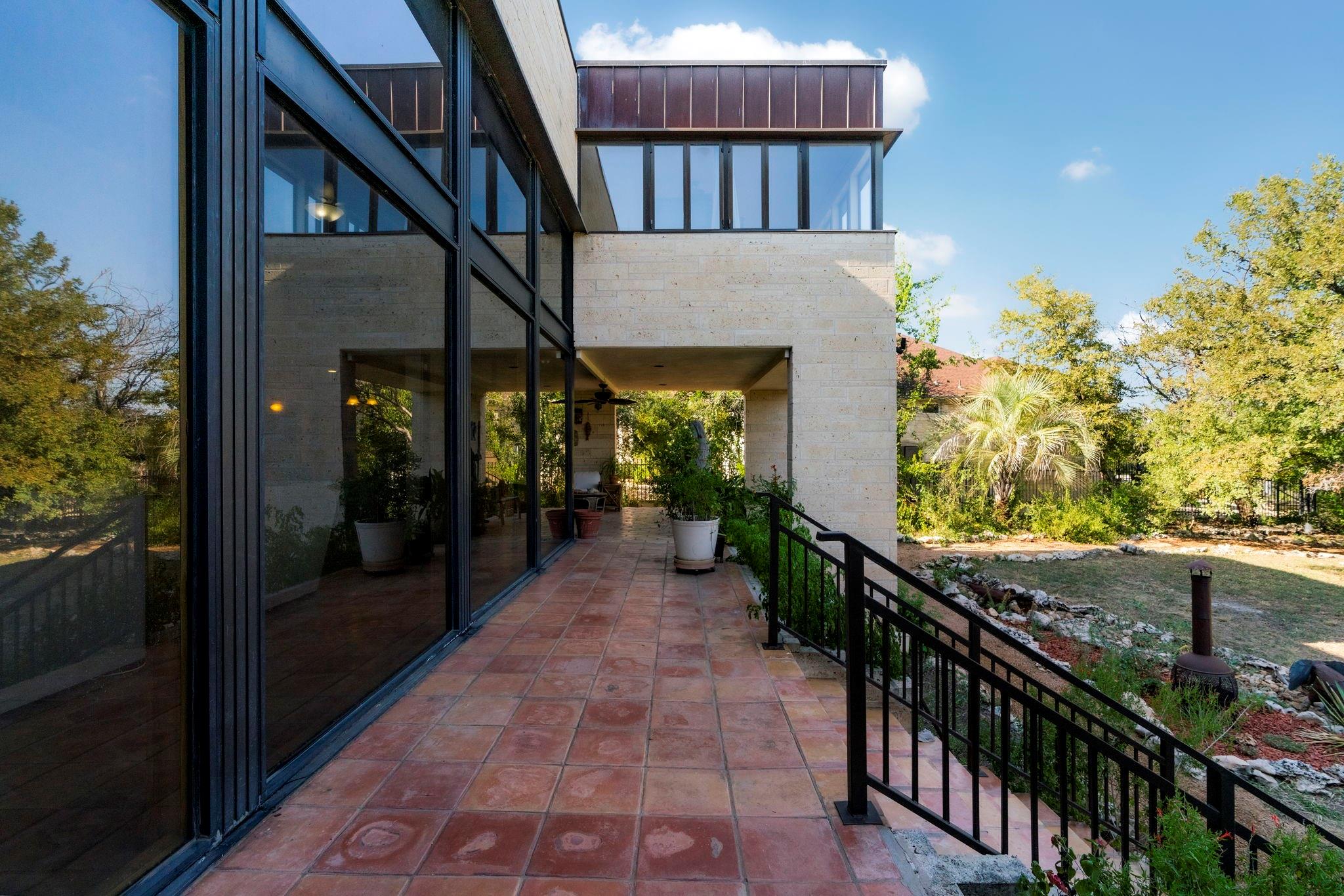 22124 Briarcliff DR