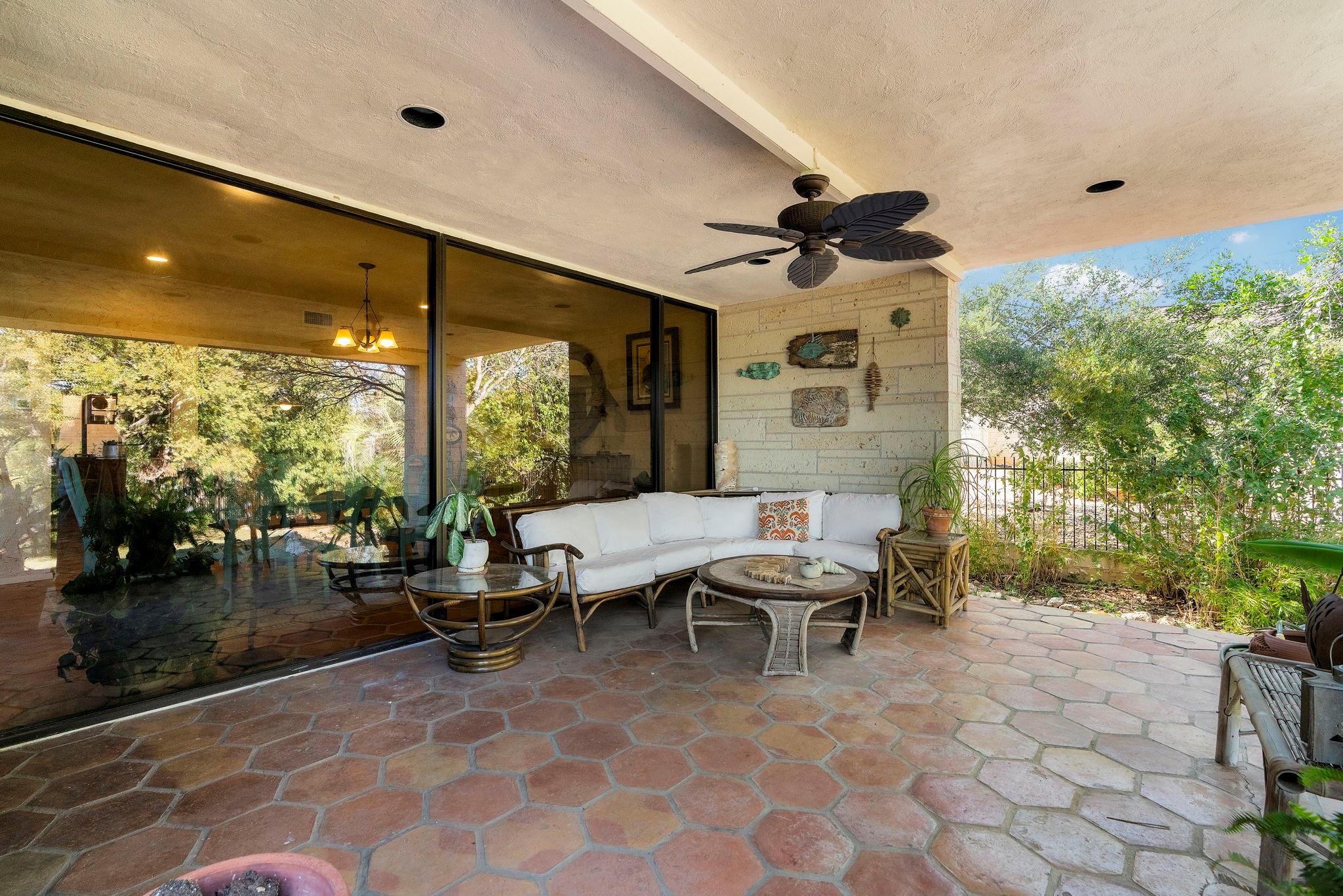 22124 Briarcliff DR