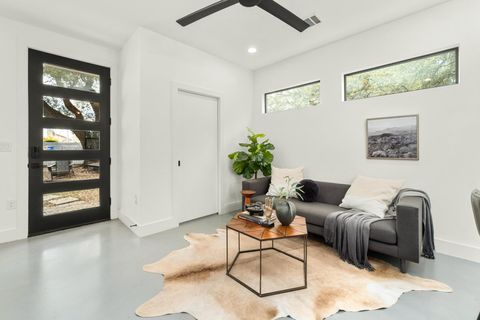 Photo of 1183 Oakgrove Ave #2, Austin, TX 78702 (MLS # 9975265)