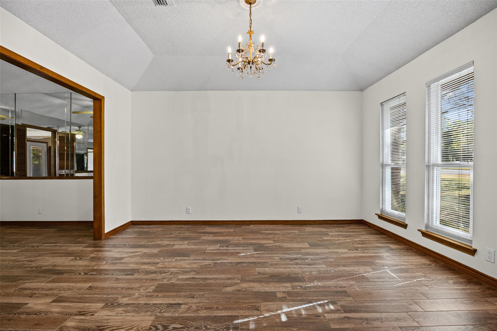 11006 Brodie LN