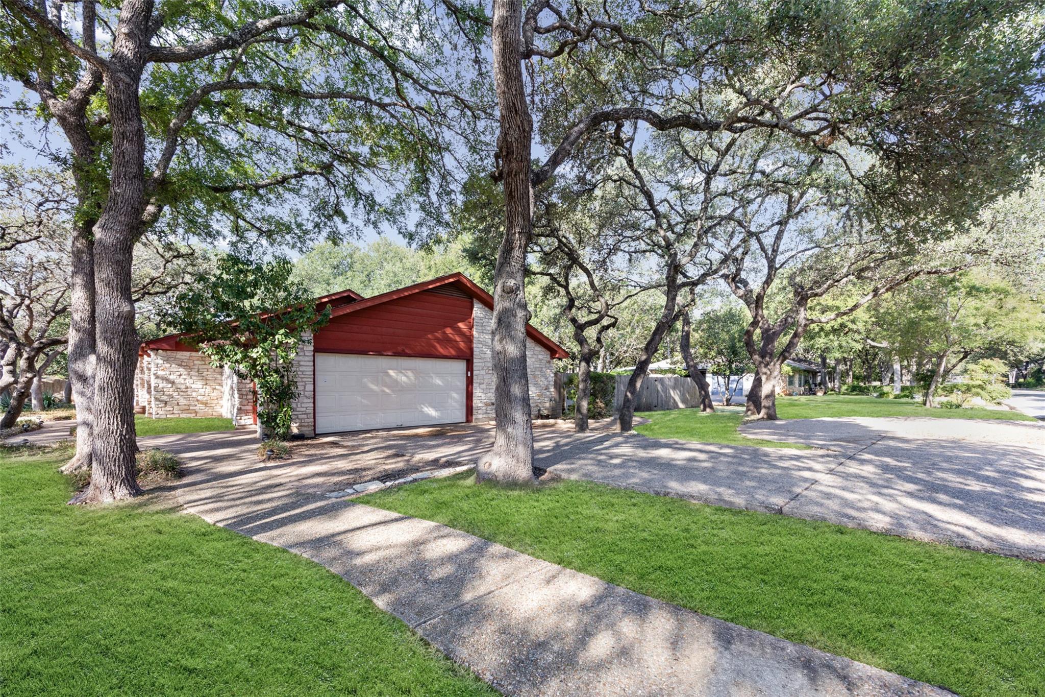 11006 Brodie LN