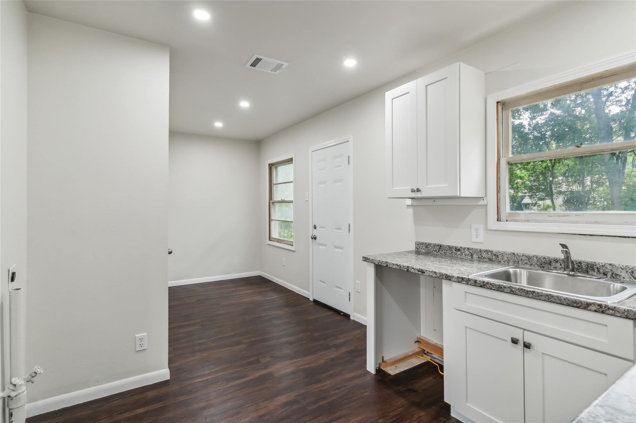 Killeen, Texas 76541, United States, 2 Bedrooms Bedrooms, ,1 BathroomBathrooms,Residential,Pending,58256