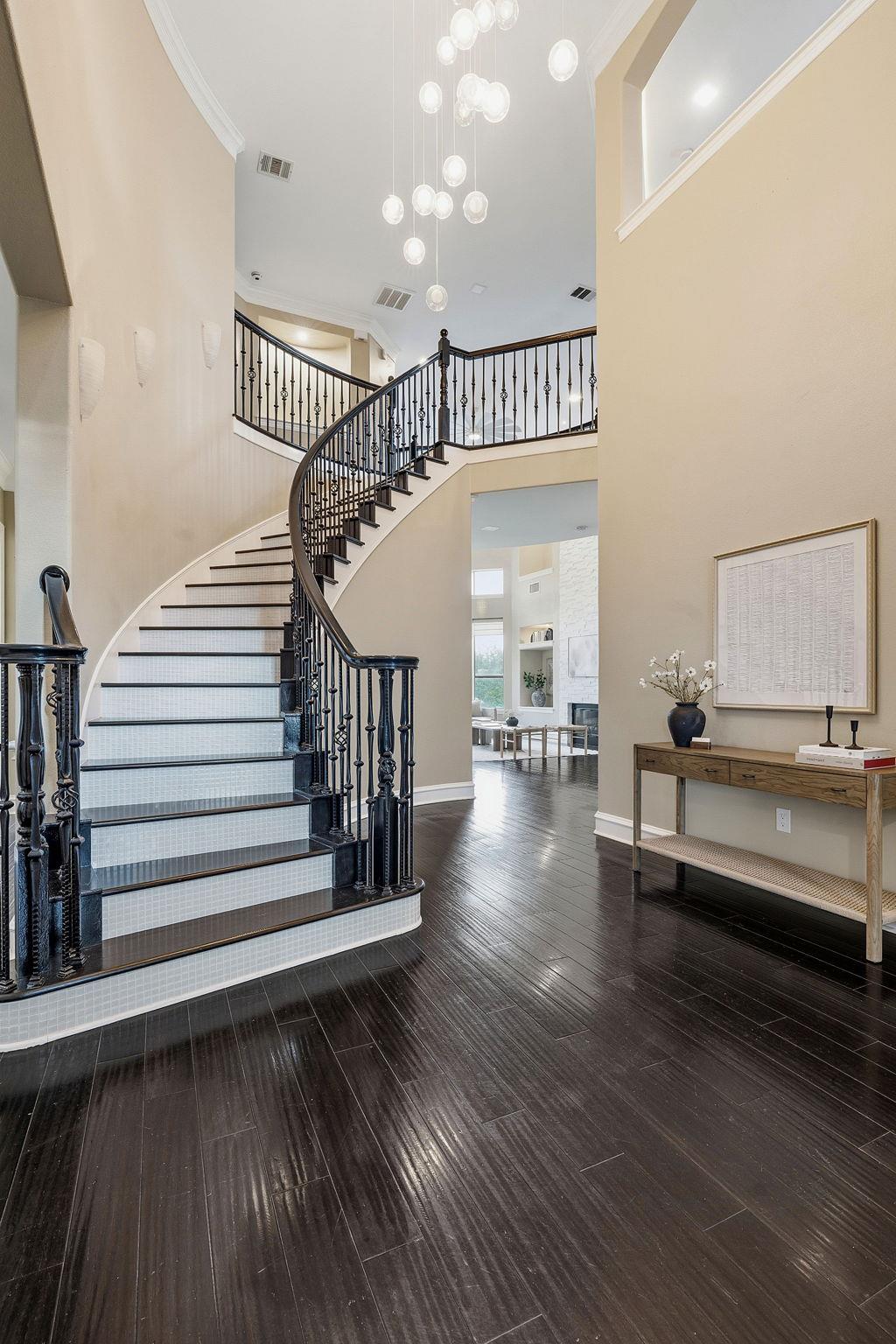 1917 Lakecliff Hills LN