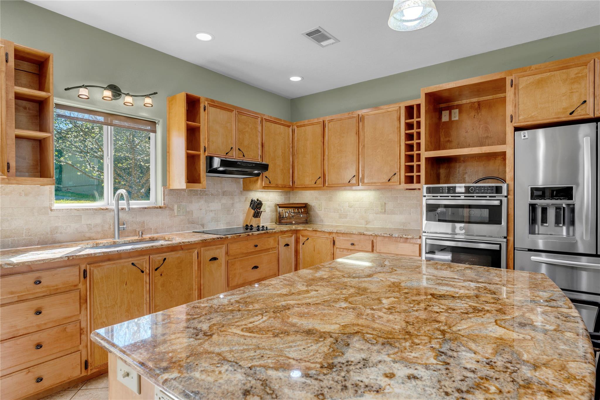 1108 S Lakeside DR