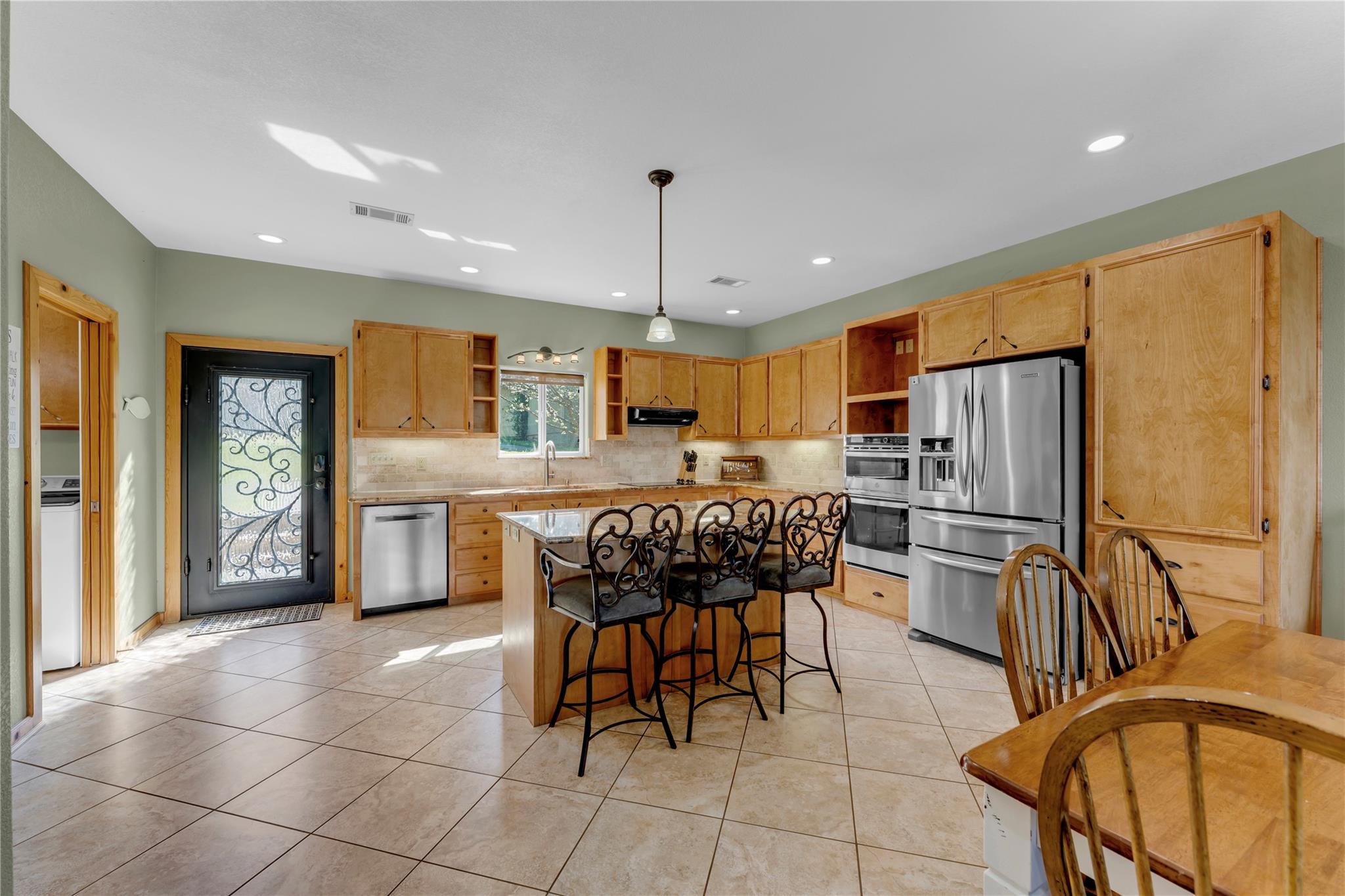 1108 S Lakeside DR
