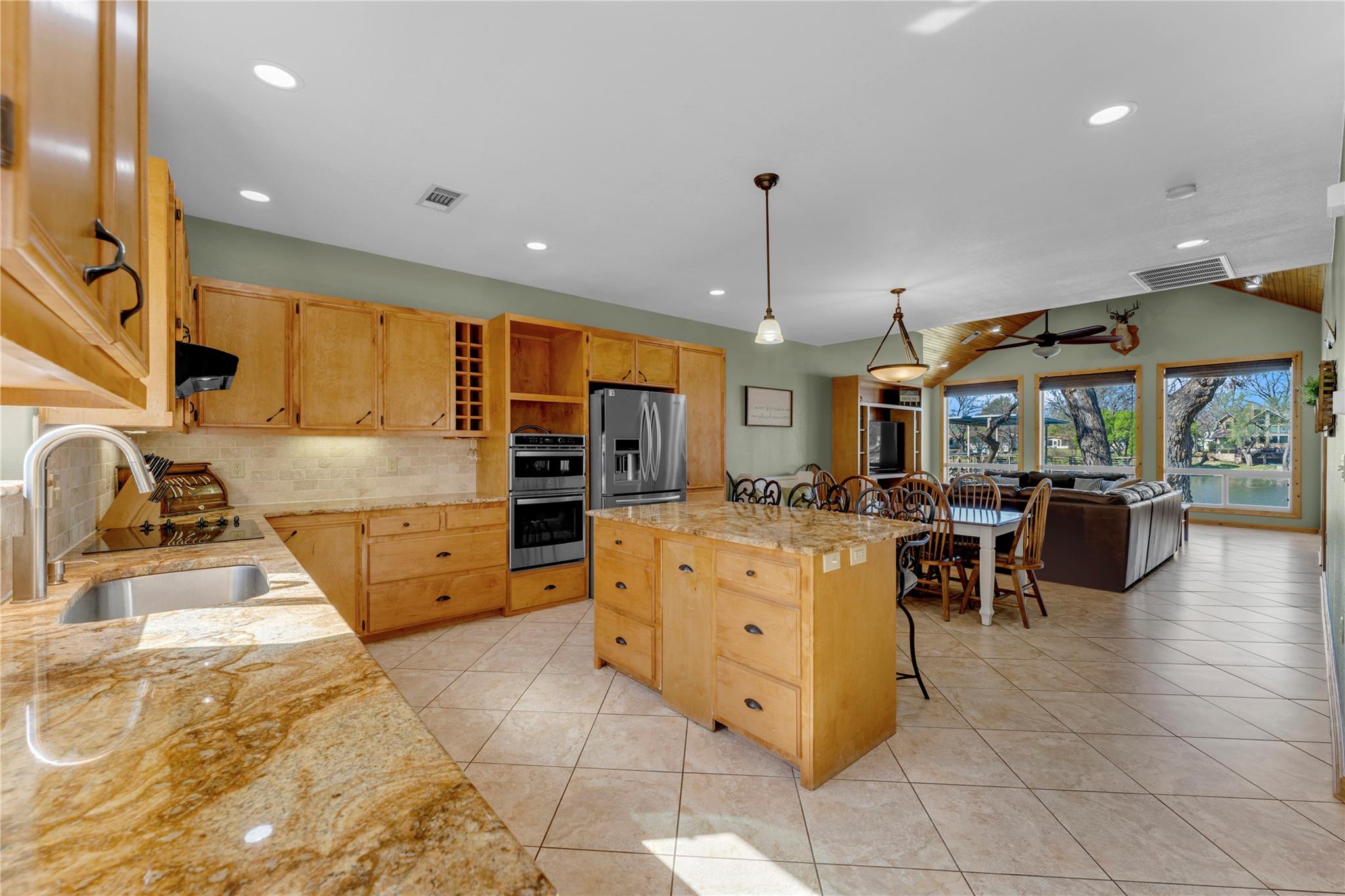 1108 S Lakeside DR