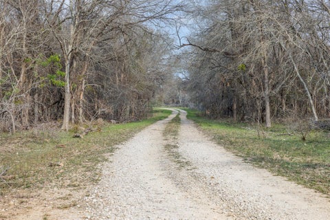 Photo of 1144 Treetop LN, Luling, TX 78648 (MLS # 1976164)