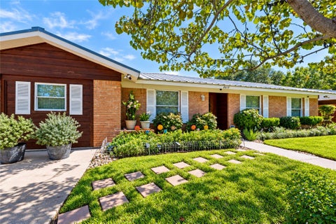 Photo of 8015 Gault ST, Austin, TX 78757 (MLS # 4205736)