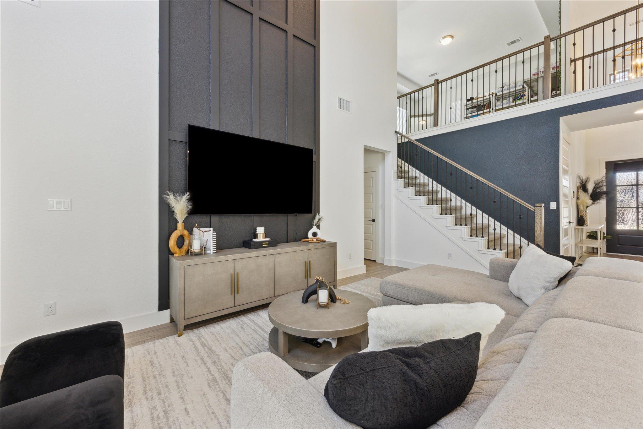 1005 Highcrest