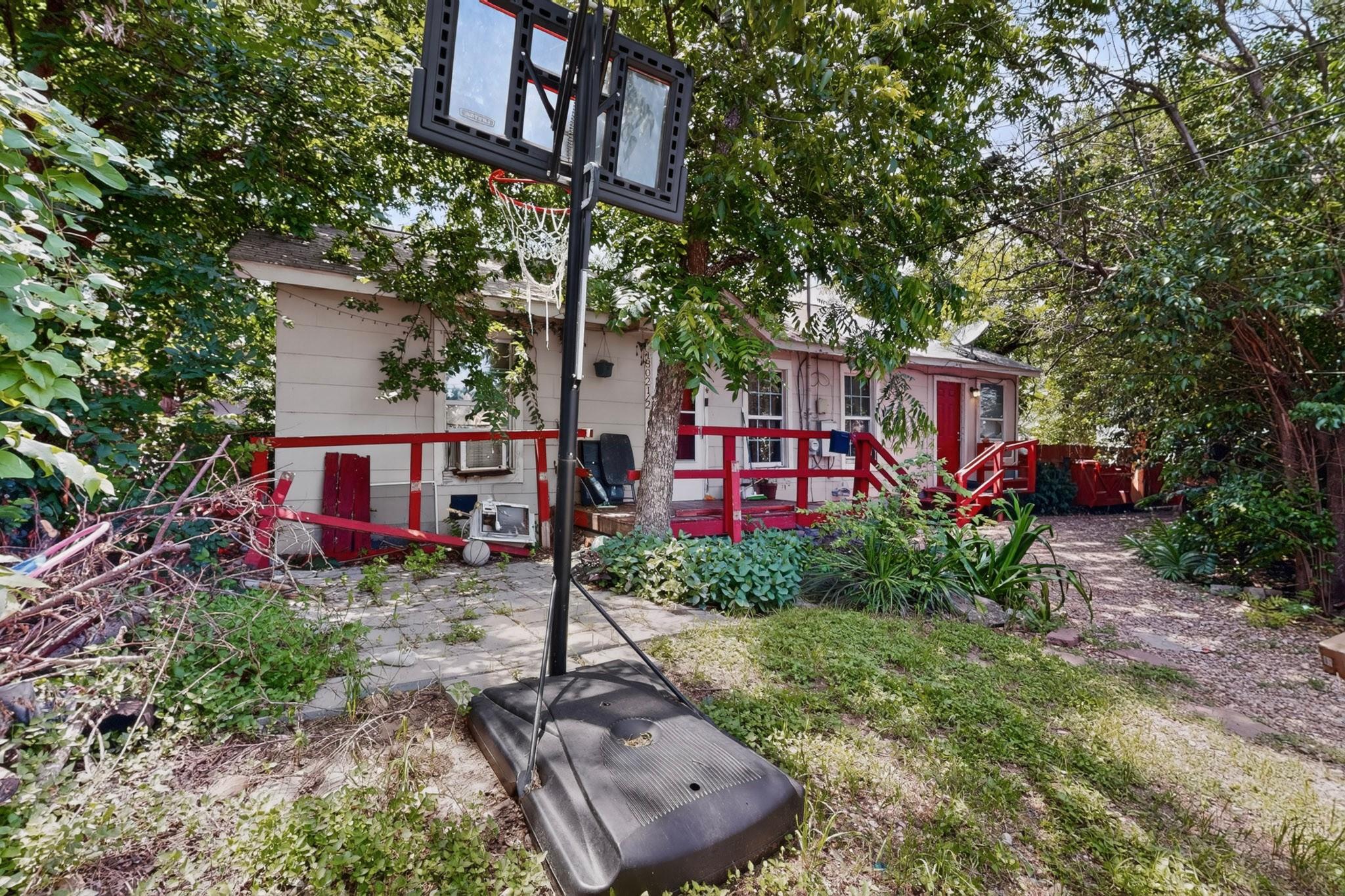 1302 1/2 WALNUT Ave E 2