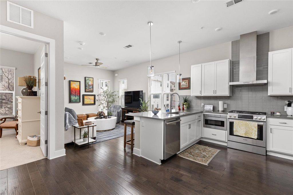 Photo of 4325 Jackson Ave #2105, Austin, TX 78731 (MLS # 4044216)