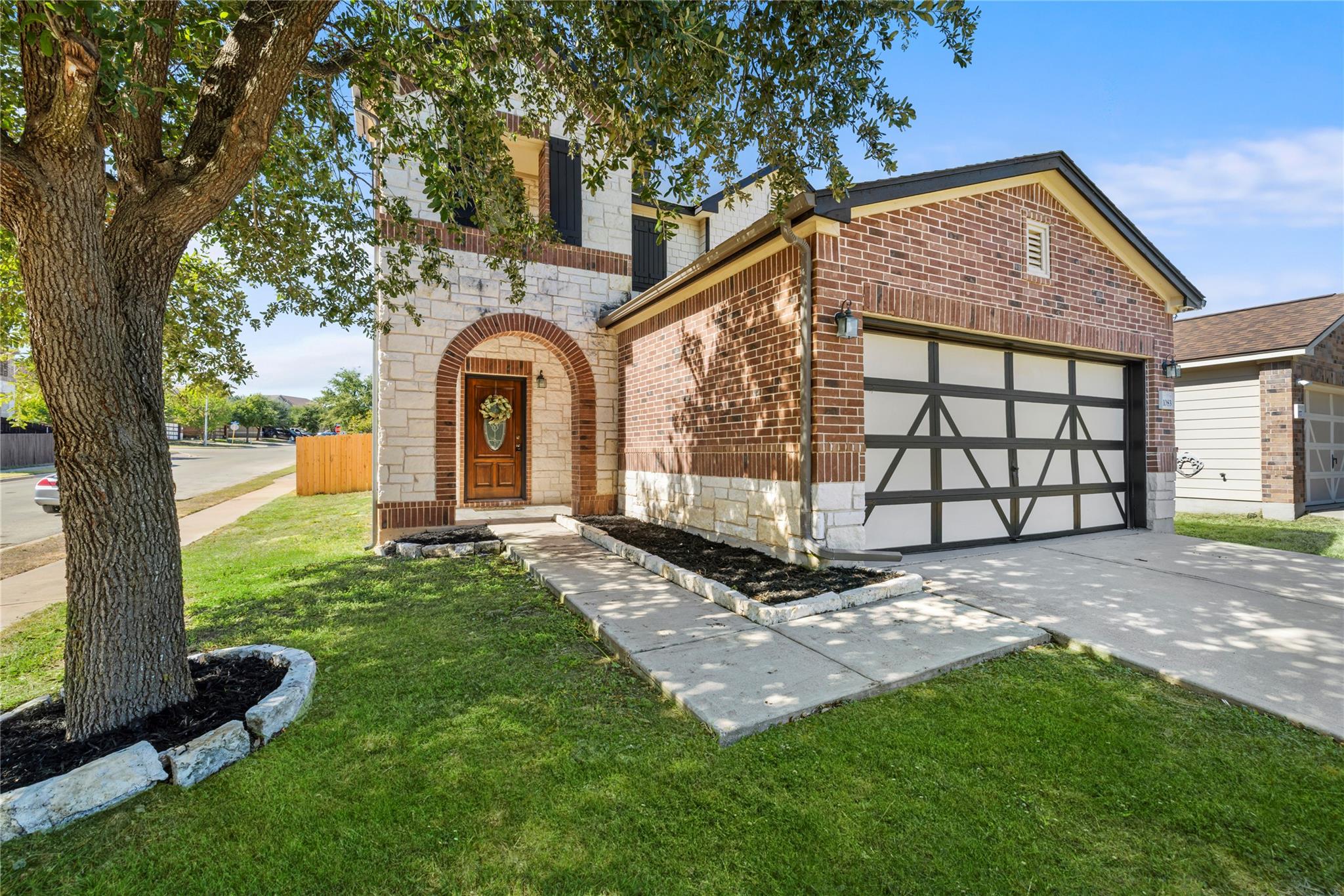 1083 Lonesome Oak DR