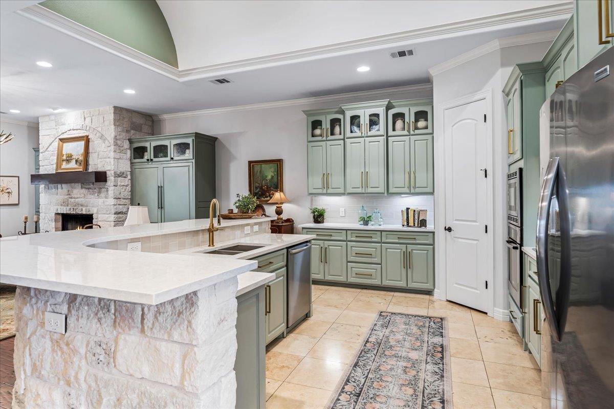 9122 Balcones Club DR 9