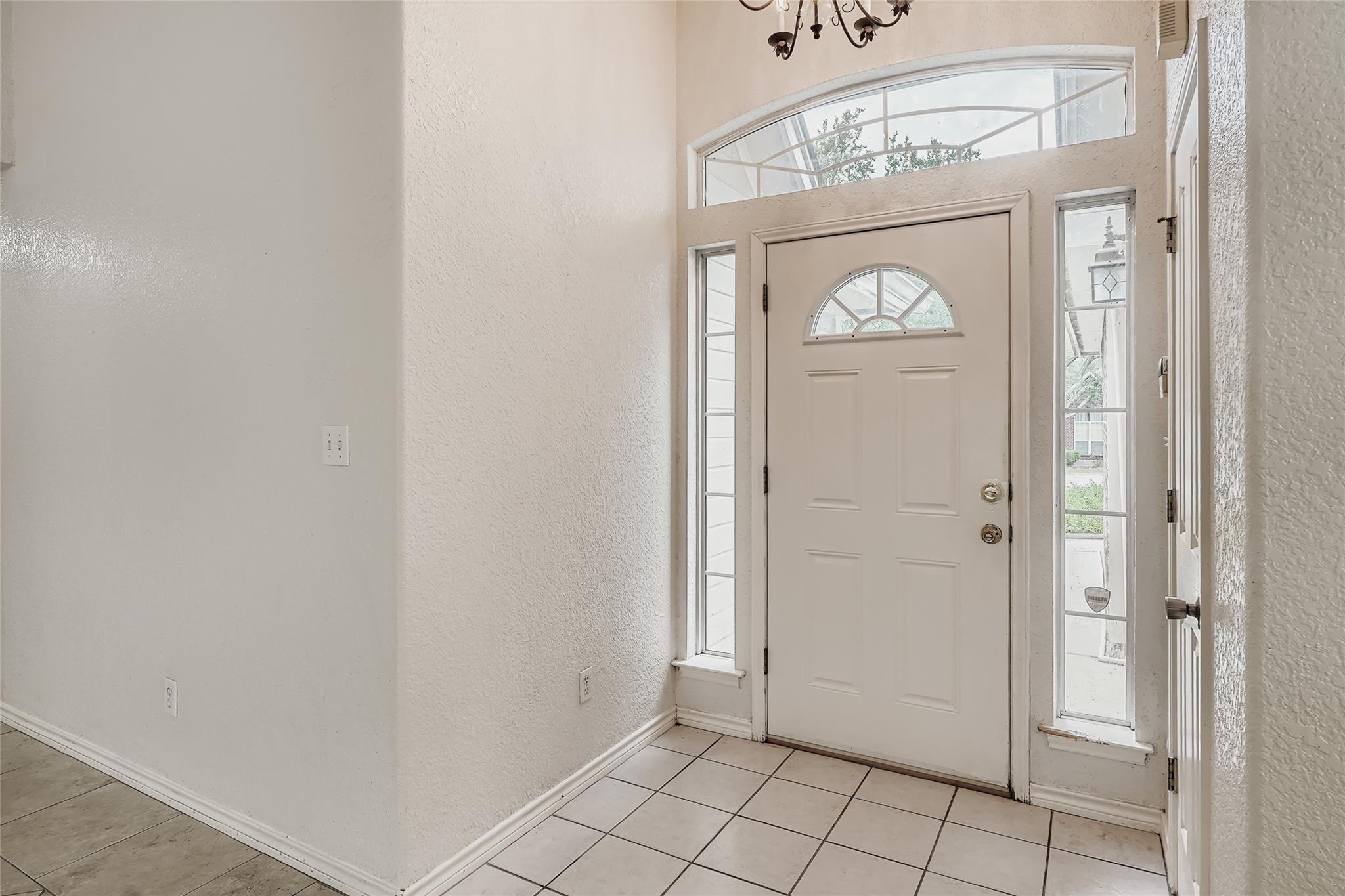 1805 Ramona CIR