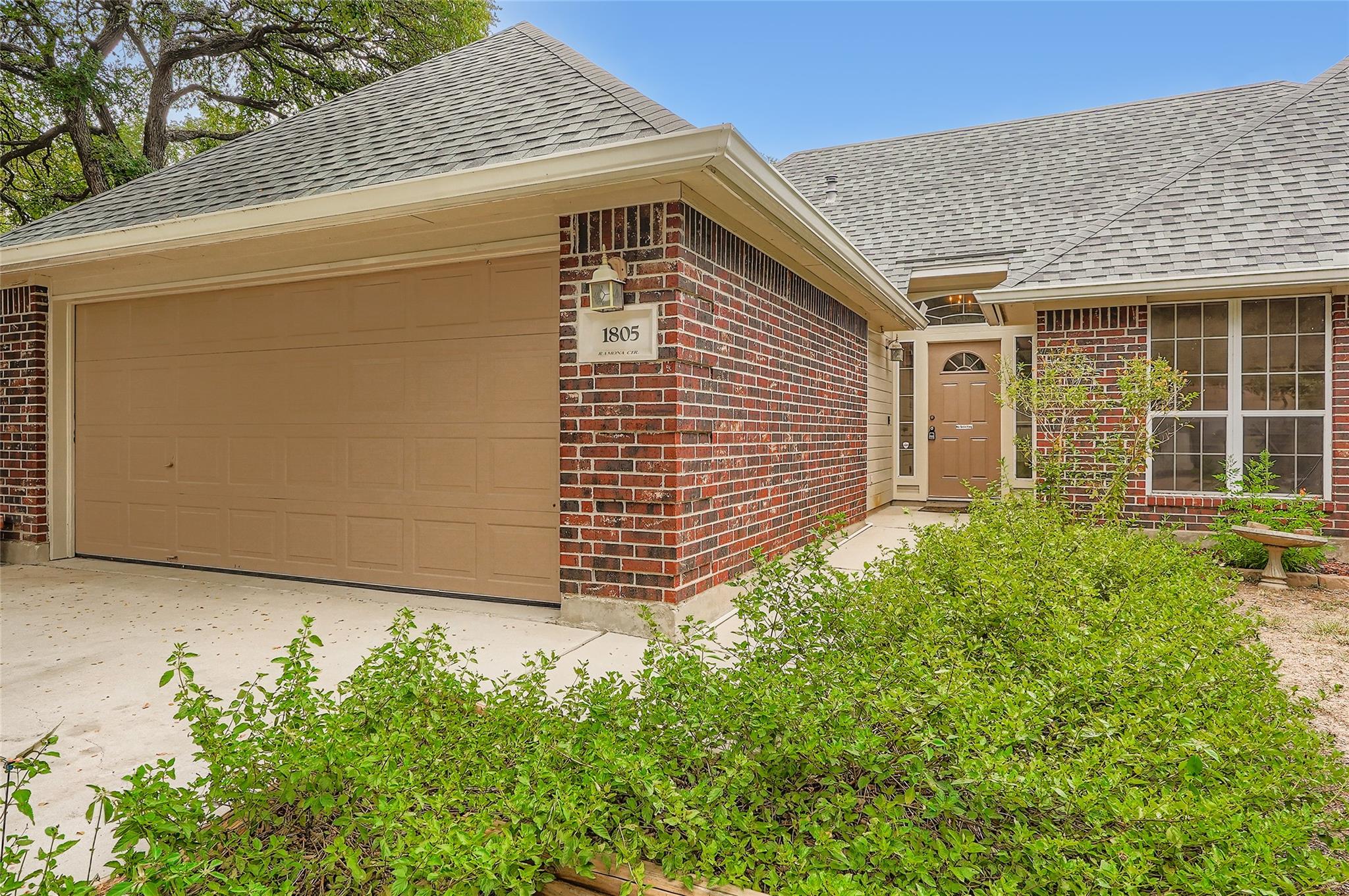 1805 Ramona CIR
