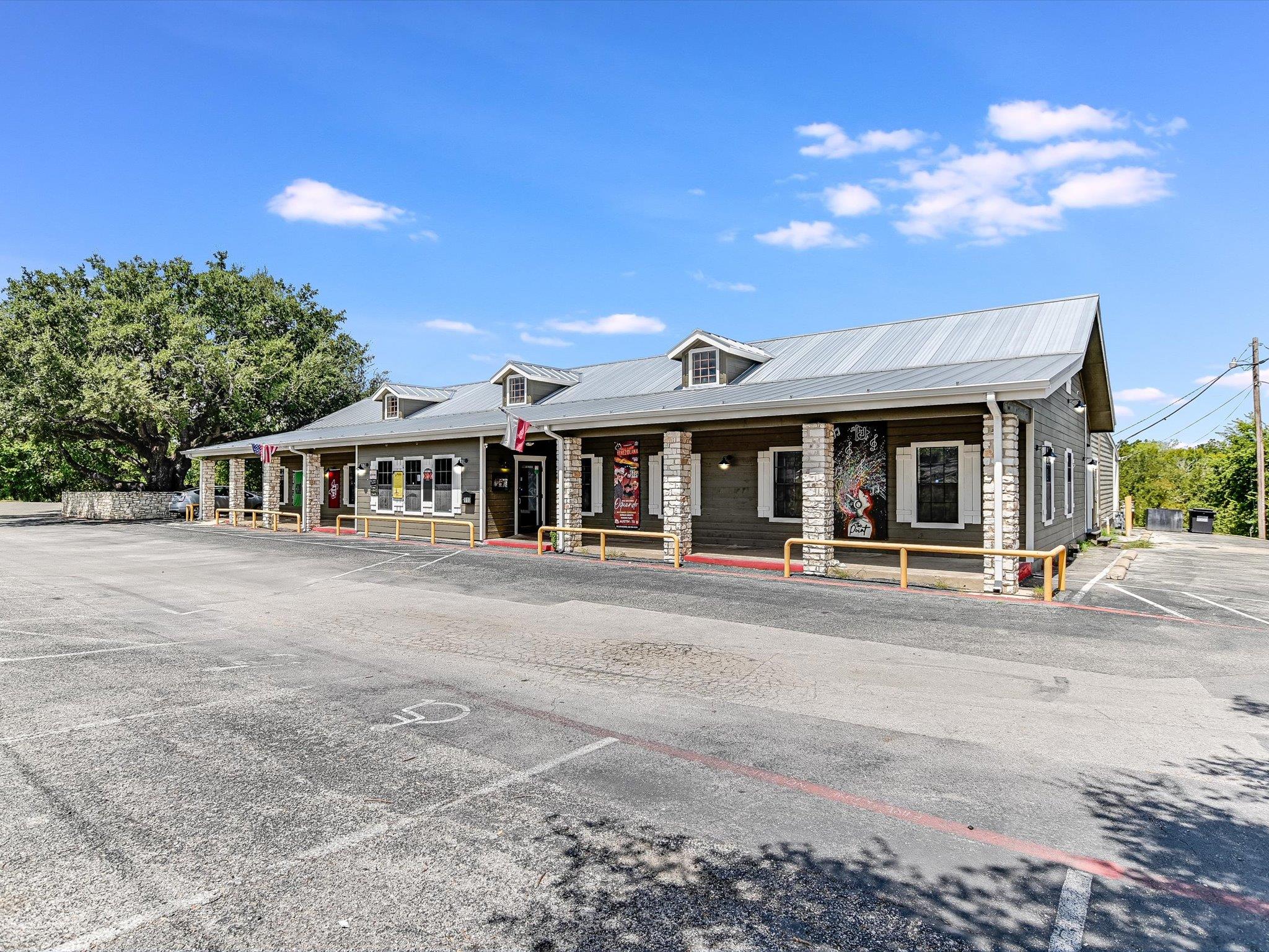 910 Round Rock Ave