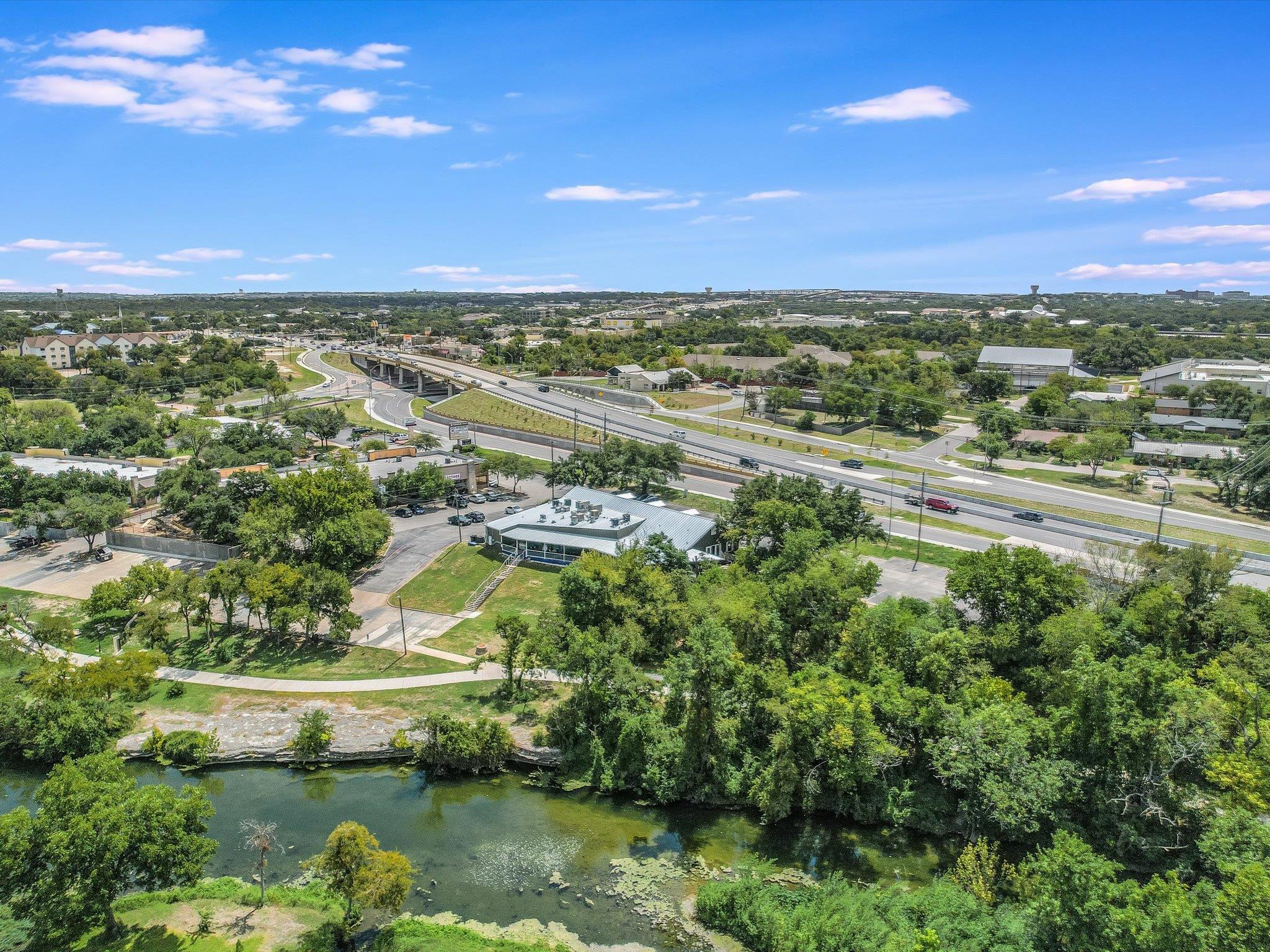 910 Round Rock Ave