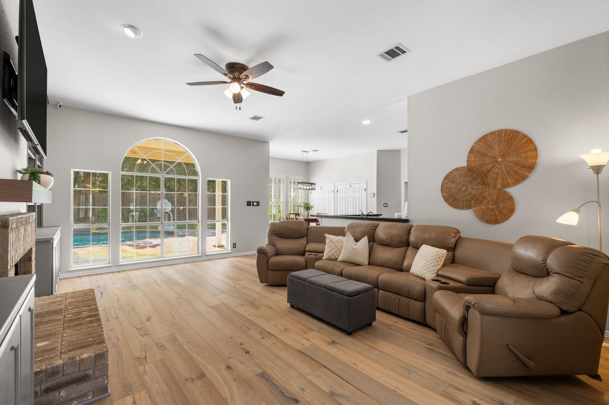 819 Blue Spring CIR