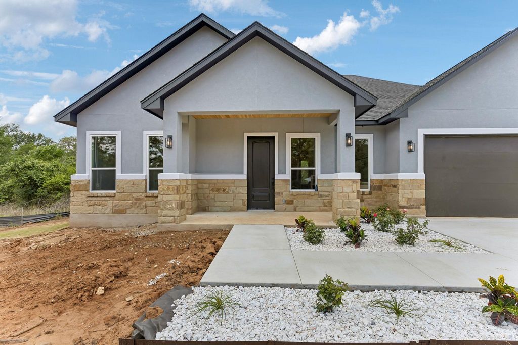 Photo of 118 Heleakala DR, Bastrop, TX 78602 (MLS # 8404361)